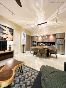 Kuchyň nebo kuchyňský kout v ubytování By The Sea Beachfront Designer Suites Penang - Managed by Art of Tree