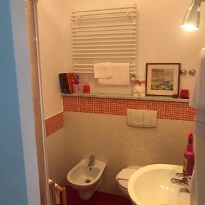 A bathroom at Casa Tognetti Affittacamere