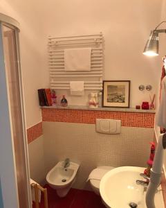 A bathroom at Casa Tognetti Affittacamere