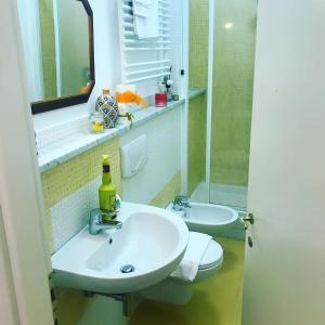 A bathroom at Casa Tognetti Affittacamere