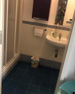 A bathroom at Casa Tognetti Affittacamere