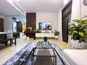Stylish Apartment with a Jacuzzi (Park&Pool View)