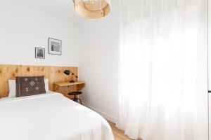 Posteľ alebo postele v izbe v ubytovaní WOW Apartments by Olala Homes