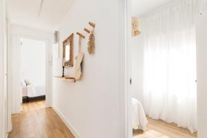 Posteľ alebo postele v izbe v ubytovaní WOW Apartments by Olala Homes