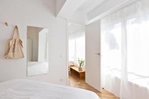 Posteľ alebo postele v izbe v ubytovaní WOW Apartments by Olala Homes
