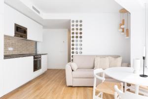 Kuchyňa alebo kuchynka v ubytovaní WOW Apartments by Olala Homes