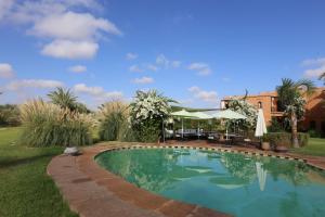 Басейн в Riad Al Mendili Private Resort & Spa або поблизу