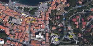 eine Karte einer Stadt mit einem gelben Kreis in der Unterkunft Il Rifugio del Pescatore in Marciana Marina