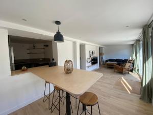 Posedenie v ubytovaní Le BeachHaus - Appartement avec Jardin a 100m de la Mer