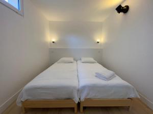 Posteľ alebo postele v izbe v ubytovaní Le BeachHaus - Appartement avec Jardin a 100m de la Mer