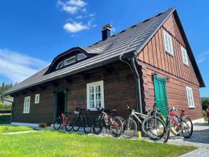Jízda na kole v ubytování Roubenka Meandra - studio 32m2 nebo okolí