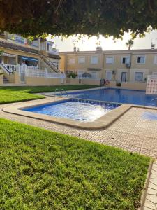 Bazén v ubytovaní Casa de amigos Lomas Del Golf, Orihuela Costa alebo v jeho blízkosti
