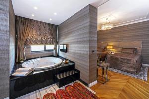 A bed or beds in a room at Hotel De Reve Galata-Special Class