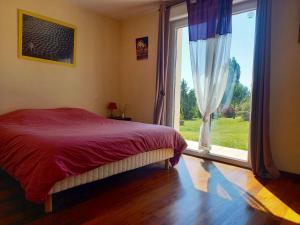 Photo de la galerie de l'établissement Villa Contemporaine à Paulhac avec Piscine Privée et Jardin, à Paulhac