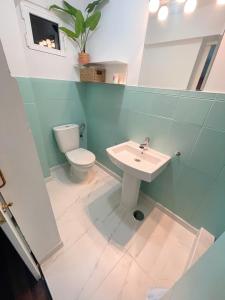 Kúpeľňa v ubytovaní Casa con piscina y jardín con vistas al mar