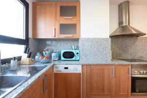 Küche/Küchenzeile in der Unterkunft Ocean View Apartment Resina Golf Marbella/Estepona