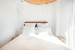 Ein Bett oder Betten in einem Zimmer der Unterkunft Ocean View Apartment Resina Golf Marbella/Estepona