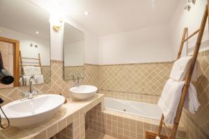Ein Badezimmer in der Unterkunft Ocean View Apartment Resina Golf Marbella/Estepona