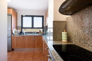 Küche/Küchenzeile in der Unterkunft Ocean View Apartment Resina Golf Marbella/Estepona