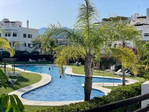 Der Swimmingpool an oder in der Nähe von Ocean View Apartment Resina Golf Marbella/Estepona