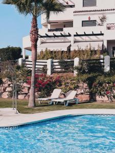 Der Swimmingpool an oder in der Nähe von Ocean View Apartment Resina Golf Marbella/Estepona