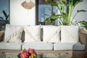 Ein Sitzbereich in der Unterkunft Ocean View Apartment Resina Golf Marbella/Estepona