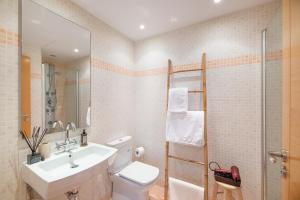 Ein Badezimmer in der Unterkunft Ocean View Apartment Resina Golf Marbella/Estepona
