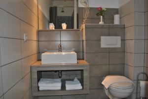 Koupelna v ubytování Auberge Gaglioti + 26 fotografií