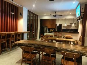 a restaurant with a large wooden table and chairs at The Kd Suites & Coffee Shop in Munggu