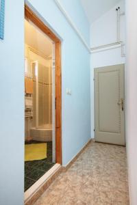 Koupelna v ubytování Apartments by the sea Hvar - 10430
