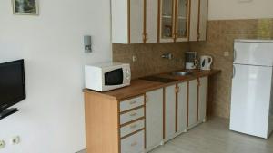 Kuchyň nebo kuchyňský kout v ubytování Apartments by the sea Kukljica, Ugljan - 8252