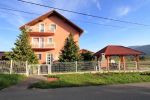 Fotografie z fotogalerie ubytování Apartments with a parking space Covici, Velebit - 14302 v destinaci Otočac