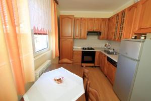 Fotografie z fotogalerie ubytování Apartments with a parking space Covici, Velebit - 14302 v destinaci Otočac