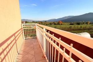 Fotografie z fotogalerie ubytování Apartments with a parking space Covici, Velebit - 14302 v destinaci Otočac