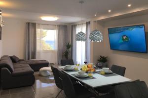 Fotografie z fotogalerie ubytování Seaside apartments with a swimming pool Mudri Dolac, Hvar - 10432 v destinaci Vrbanj