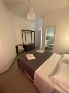 Postel nebo postele na pokoji v ubytování AEROPORTO KATANÈ ROOMS + 28 fotografií