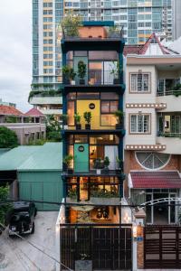 Casa con balcón en la parte superior de un edificio en Arista 2, en Ho Chi Minh