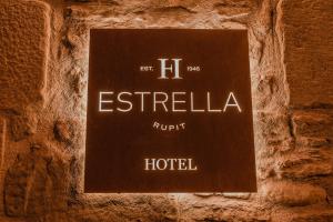 Certificado, premio, señal o documento que está expuesto en Hotel Hostal Estrella