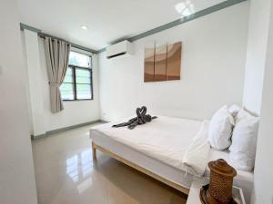 Postel nebo postele na pokoji v ubytování TropiCoco Beach Resort Koh Phangan