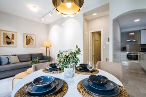 Kuchnia lub aneks kuchenny w obiekcie Guadalquivir Terrace Suite Apartments