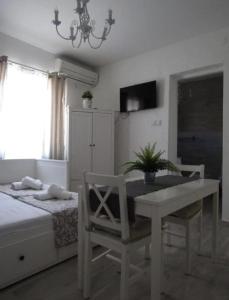 Fotografie z fotogalerie ubytování Apartments with a parking space Zubovici, Pag - 19139 v destinaci Zubovići