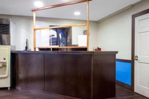 a kitchen with a wooden bar in a room at Travelodge by Wyndham Richmond IN in Richmond