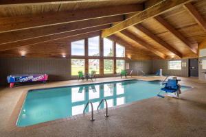 a large swimming pool in a large building with a pool at AmericInn by Wyndham Two Harbors Near Lake Superior in Two Harbors