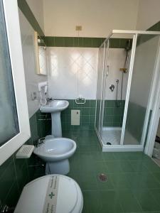 a bathroom with a toilet and a sink and a shower at Narì Bed&Breakfast in Gaeta