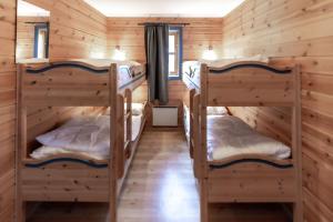 a room with three bunk beds in a log cabin at Bakkebyvegen 1D in Trysil