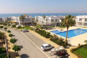 an aerial view of a street with a pool and houses at Трехкомнатные апартаменты в жилом комплексе Caesar Beach D2 Flat16 in Boğaz