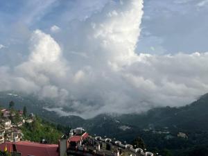 Fotografie z fotogalerie ubytování CARAMEL COTTAGE Mall Road SERENE VALLEY VIEW v destinaci Mussoorie