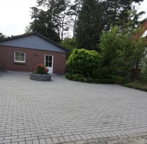 a brick house with a brick driveway at Resi's Gästehaus in Winsen