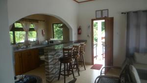 Foto dalla galleria di Belle Rose Vue guest house a Baie Sainte Anne