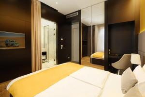 Postel nebo postele na pokoji v ubytování Maccani Black Luxury Suites